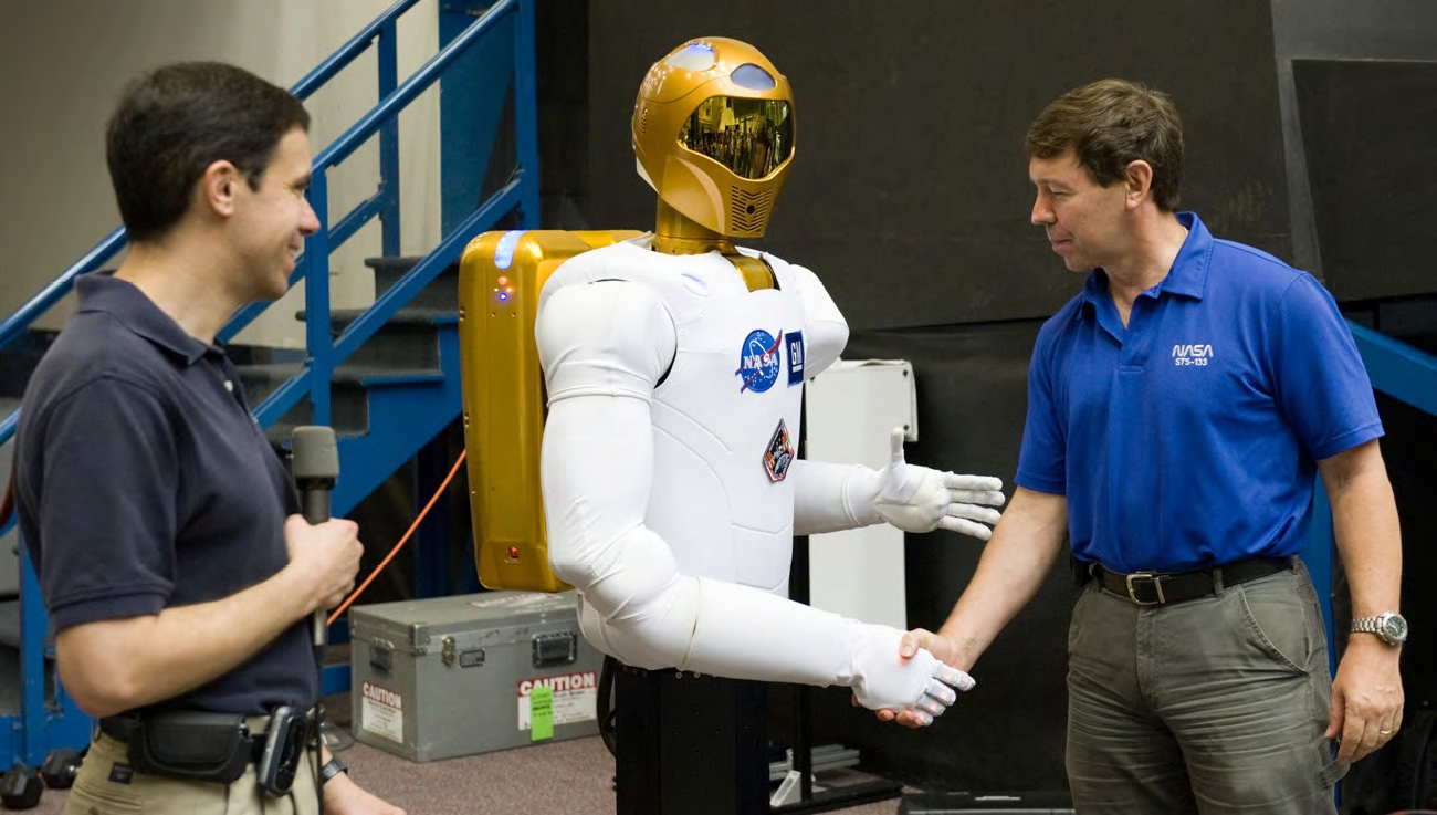 NASA nın HALCON yüklü Robonaut 2 (R2) robotu