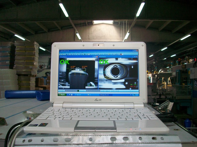 Netbook PC kontrol yazılımını çalıştırıyor